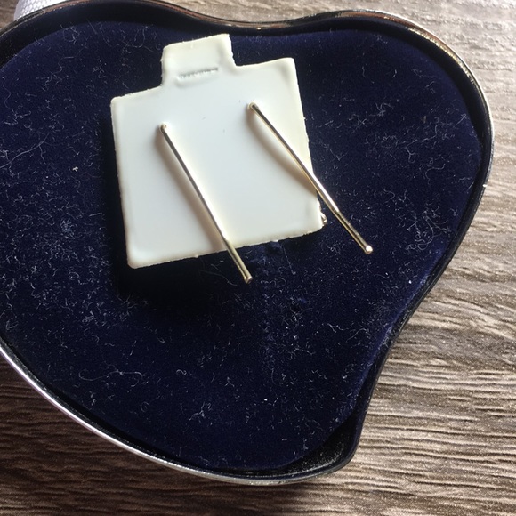 Never been worn earrings - Picture 2 of 2